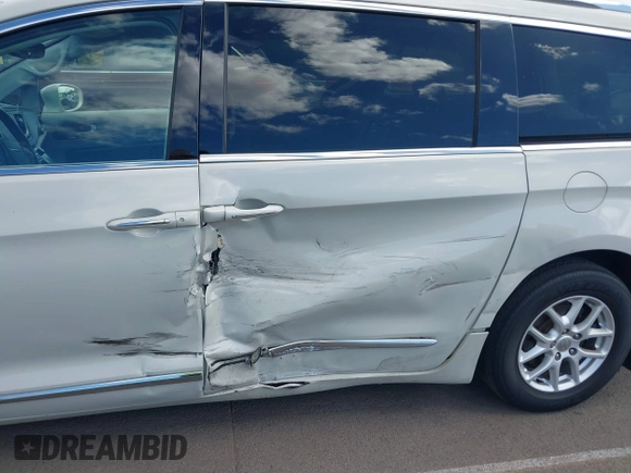 ✅ 2020 Chrysler Pacifica Touring L • VIN: 2C4RC1BG9LR128679 • Lot: 43326740. Wystawiony na IAAI z przebiegiem 62 977 mil. Bezpłatny archiwum sprzedaży aukcyjnych z USA i szczegółowy raport historii pojazdu na DreamBid. Zdjęcie 6.