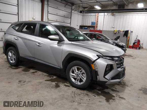 ✅ 2025 Hyundai Tucson SE • VIN: 5NMJACDE0SH521022 • Лот: 45038018. Опубликован ранее на IAAI с пробегом 25 707 миль. Бесплатный доступ к архиву аукционных продаж из США и подробный отчёт об истории автомобиля на DreamBid. Изображение 1.