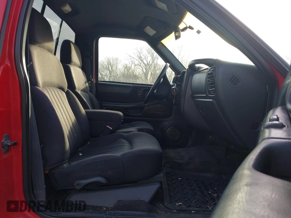 ✅ 2003 Chevrolet S-10 LS • VIN: 1GCCS14X138165310 • Lot: 41702094. Wystawiony na IAAI z przebiegiem 153 162 mil. Bezpłatny archiwum sprzedaży aukcyjnych z USA i szczegółowy raport historii pojazdu na DreamBid. Zdjęcie 8.