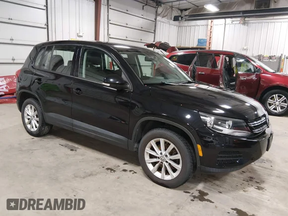 ✅ 2017 Volkswagen Tiguan S • VIN: WVGBV7AX5HK051973 • Лот: 45021431. Опубликован ранее на IAAI с пробегом 141 190 миль. Бесплатный доступ к архиву аукционных продаж из США и подробный отчёт об истории автомобиля на DreamBid. Изображение 1.