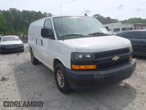 ✅ 2020 Chevrolet Express Cargo • VIN: 1GCWGAFP5L1277466 • Lot: 45021119. Wystawiony na IAAI z przebiegiem 107 153 mil. Bezpłatny archiwum sprzedaży aukcyjnych z USA i szczegółowy raport historii pojazdu na DreamBid. Zdjęcie 1.