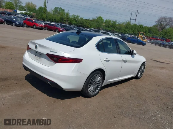 ✅ 2018 Alfa Romeo Giulia Ti Sport • VIN: ZARFAEEN5J7581602 • Лот: 44918662. Опубликован ранее на IAAI с пробегом 50 594 миль. Бесплатный доступ к архиву аукционных продаж из США и подробный отчёт об истории автомобиля на DreamBid. Изображение 4.