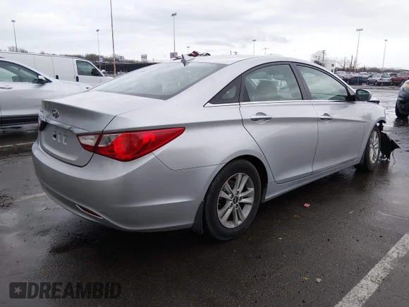 ✅ 2013 Hyundai Sonata GLS • VIN: 5NPEB4AC8DH722258 • Lot: 44619469. Wystawiony na IAAI z przebiegiem 122 017 mil. Bezpłatny archiwum sprzedaży aukcyjnych z USA i szczegółowy raport historii pojazdu na DreamBid. Zdjęcie 4.