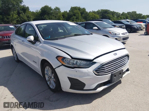 ✅ 2019 Ford Fusion SE • VIN: 3FA6P0LUXKR120496 • Lot: 45472080. Wystawiony na IAAI z przebiegiem 224 175 mil. Bezpłatny archiwum sprzedaży aukcyjnych z USA i szczegółowy raport historii pojazdu na DreamBid. Zdjęcie 1.