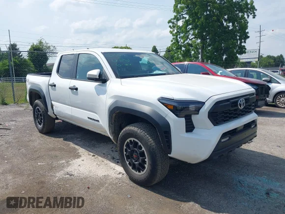 ✅ 2024 Toyota Tacoma TRD Off Road • VIN: 3TMLB5JNXRM011936 • Lot: 45504465. Wystawiony na IAAI z przebiegiem 36 072 mil. Bezpłatny archiwum sprzedaży aukcyjnych z USA i szczegółowy raport historii pojazdu na DreamBid. Zdjęcie 1.