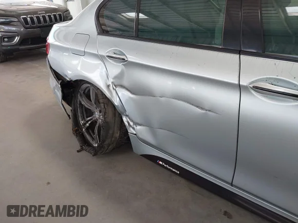 ✅ 2014 BMW M5 • VIN: WBSFV9C57ED097794 • Лот: 42257563. Опубліковано раніше на IAAI з пробігом 120 933 миль. Безкоштовний доступ до архіву аукціонних продажів зі США та докладний звіт про історію автомобіля на DreamBid. Зображення 6.