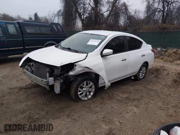 ✅ 2018 Nissan Versa SV • VIN: 3N1CN7AP4JL879965 • Лот: 44534320. Опубліковано раніше на IAAI з пробігом 123 135 миль. Безкоштовний доступ до архіву аукціонних продажів зі США та докладний звіт про історію автомобіля на DreamBid. Зображення 2.