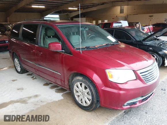 ✅ 2015 Chrysler Town & Country Touring • VIN: 2C4RC1BG0FR596112 • Lot: 45050768. Wystawiony na IAAI z przebiegiem 158 273 mil. Bezpłatny archiwum sprzedaży aukcyjnych z USA i szczegółowy raport historii pojazdu na DreamBid. Zdjęcie 1.