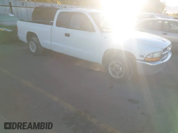 ✅ 2000 Dodge Dakota • VIN: 1B7GL22X0YS725769 • Лот: 43526369. Опубліковано раніше на IAAI з пробігом 185 290 миль. Безкоштовний доступ до архіву аукціонних продажів зі США та докладний звіт про історію автомобіля на DreamBid. Зображення 1.