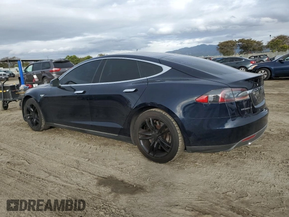 ✅ 2013 Tesla Model S • VIN: 5YJSA1CN4DFP15499 • Лот: 42379173. Опубліковано раніше на Copart з пробігом 102 423 миль. Безкоштовний доступ до архіву аукціонних продажів зі США та докладний звіт про історію автомобіля на DreamBid. Зображення 2.