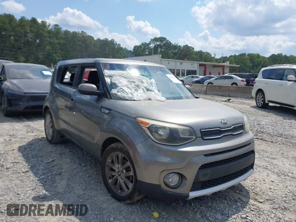 ✅ 2018 Kia Soul + • VIN: KNDJP3A58J7518877 • Lot: 45490621. Wystawiony na IAAI z przebiegiem 140 010 mil. Bezpłatny archiwum sprzedaży aukcyjnych z USA i szczegółowy raport historii pojazdu na DreamBid. Zdjęcie 1.