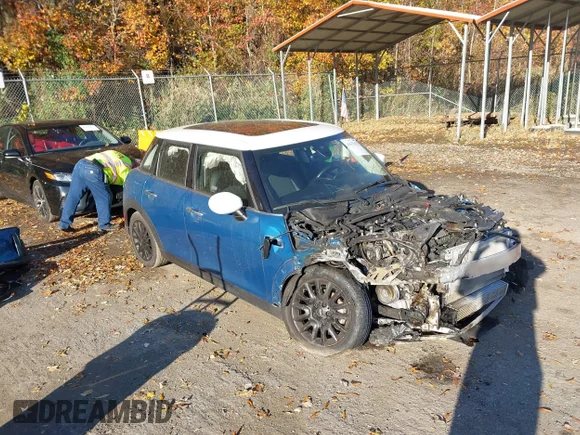 ✅ 2022 MINI Hardtop 4 Door Cooper • VIN: WMW33DK07N2R63754 • Lot: 43678033. Wystawiony na IAAI z przebiegiem 64 196 mil. Bezpłatny archiwum sprzedaży aukcyjnych z USA i szczegółowy raport historii pojazdu na DreamBid. Zdjęcie 1.