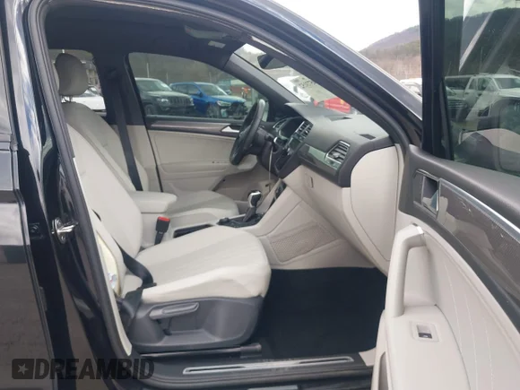 ✅ 2022 Volkswagen Tiguan SE R-Line Black • VIN: 3VV8B7AX4NM044543 • Lot: 44573152. Wystawiony na IAAI z przebiegiem 33 180 mil. Bezpłatny archiwum sprzedaży aukcyjnych z USA i szczegółowy raport historii pojazdu na DreamBid. Zdjęcie 5.