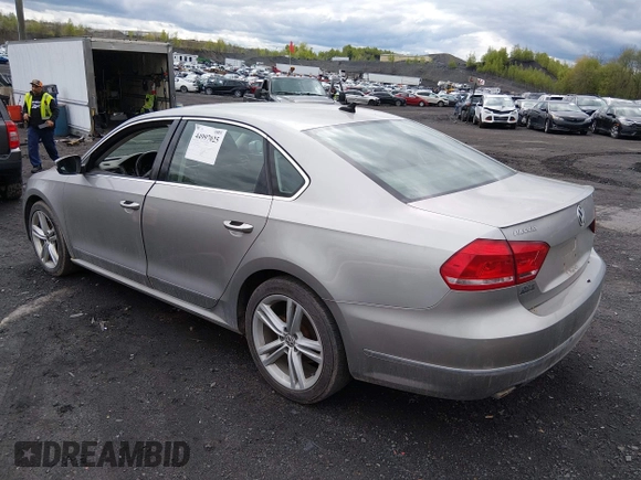 ✅ 2013 Volkswagen Passat SEL Premium • VIN: 1VWCN7A30DC024705 • Lot: 44997025. Wystawiony na IAAI z przebiegiem 223 672 mil. Bezpłatny archiwum sprzedaży aukcyjnych z USA i szczegółowy raport historii pojazdu na DreamBid. Zdjęcie 3.