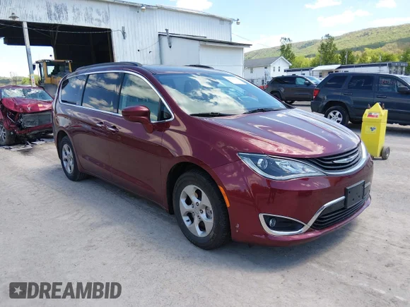 ✅ 2018 Chrysler Pacifica Hybrid Touring Plus • VIN: 2C4RC1H76JR248329 • Lot: 45024754. Wystawiony na IAAI z przebiegiem 79 472 mil. Bezpłatny archiwum sprzedaży aukcyjnych z USA i szczegółowy raport historii pojazdu na DreamBid. Zdjęcie 1.