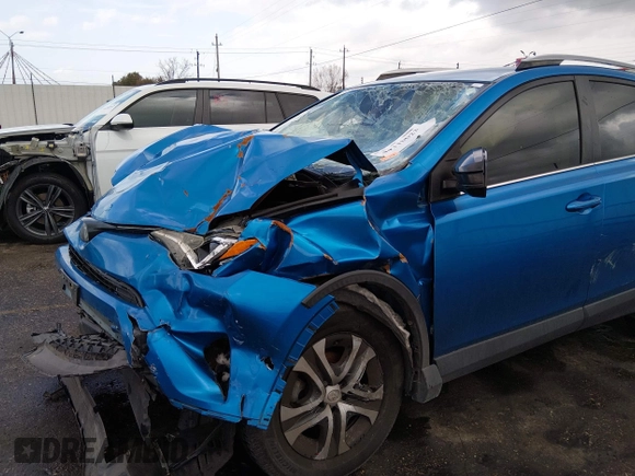 ✅ 2018 Toyota RAV4 LE • VIN: JTMZFREV2JJ747058 • Lot: 44310023. Wystawiony na IAAI z przebiegiem Nie podano. Bezpłatny archiwum sprzedaży aukcyjnych z USA i szczegółowy raport historii pojazdu na DreamBid. Zdjęcie 6.