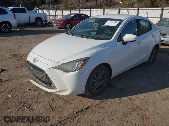 ✅ 2019 Toyota Yaris LE • VIN: 3MYDLBYV5KY523383 • Lot: 44354546. Wystawiony na IAAI z przebiegiem 308 940 mil. Bezpłatny archiwum sprzedaży aukcyjnych z USA i szczegółowy raport historii pojazdu na DreamBid. Zdjęcie 2.