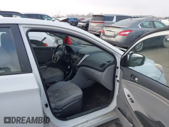 ✅ 2017 Hyundai Accent SE • VIN: KMHCT5AE0HU359960 • Lot: 44104336. Wystawiony na IAAI z przebiegiem 131 894 mil. Bezpłatny archiwum sprzedaży aukcyjnych z USA i szczegółowy raport historii pojazdu na DreamBid. Zdjęcie 5.