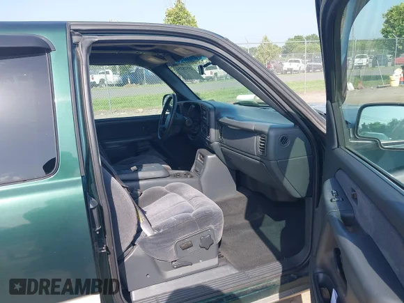✅ 2002 Chevrolet Silverado 1500 LS • VIN: 2GCEK19T521109614 • Lot: 45528254. Listed on IAAI with 134,092 mi. Free auction sales archive from the USA and detailed vehicle history report at DreamBid. Image 5.