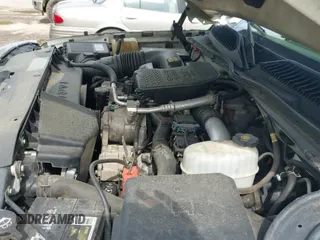 ✅ 2005 Chevrolet Silverado 2500HD LS • VIN: 1GCHK23285F930402 • Lot: 42322628. Wystawiony na IAAI z przebiegiem 218 392 mil. Bezpłatny archiwum sprzedaży aukcyjnych z USA i szczegółowy raport historii pojazdu na DreamBid. Zdjęcie 18.