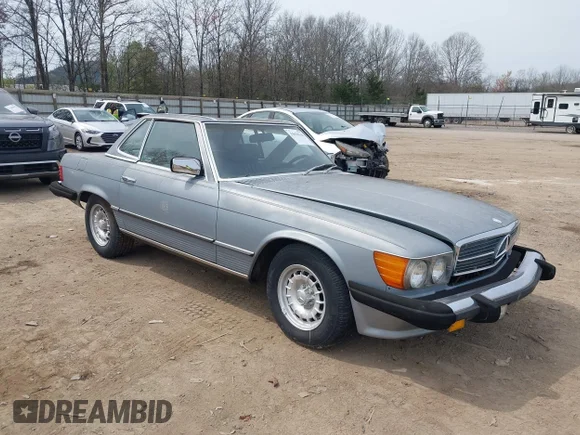 ✅ 1982 Mercedes-Benz 380 SL • VIN: WDBBA45A1CB014365 • Lot: 44678140. Wystawiony na IAAI z przebiegiem 105 396 mil. Bezpłatny archiwum sprzedaży aukcyjnych z USA i szczegółowy raport historii pojazdu na DreamBid. Zdjęcie 1.