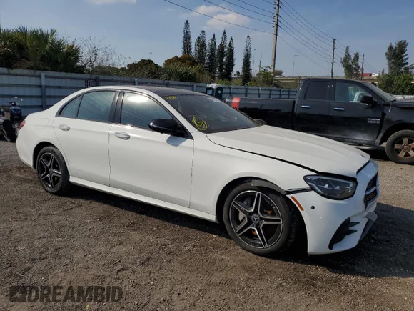 ✅ 2021 Mercedes-Benz E 350 • VIN: W1KZF8EB4MA908908 • Lot: 43335833. Wystawiony na Copart z przebiegiem Nie podano. Bezpłatny archiwum sprzedaży aukcyjnych z USA i szczegółowy raport historii pojazdu na DreamBid. Zdjęcie 4.