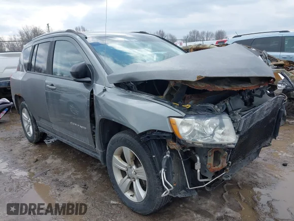 ✅ 2012 Jeep Compass Sport • VIN: 1C4NJCBA6CD665282 • Lot: 44659681. Wystawiony na IAAI z przebiegiem 132 131 mil. Bezpłatny archiwum sprzedaży aukcyjnych z USA i szczegółowy raport historii pojazdu na DreamBid. Zdjęcie 1.