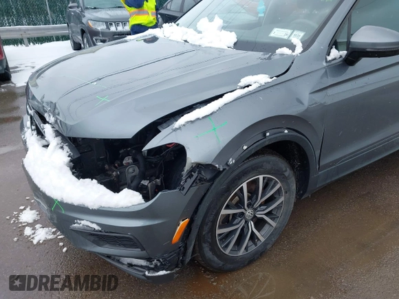 ✅ 2021 Volkswagen Tiguan S • VIN: 3VV0B7AX3MM080767 • Lot: 44435377. Wystawiony na IAAI z przebiegiem 48 479 mil. Bezpłatny archiwum sprzedaży aukcyjnych z USA i szczegółowy raport historii pojazdu na DreamBid. Zdjęcie 6.