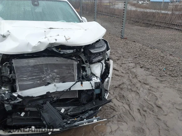 ✅ 2022 Chevrolet Equinox Premier • VIN: 3GNAXXEVXNS228575 • Lot: 44156282. Wystawiony na IAAI z przebiegiem 27 445 mil. Bezpłatny archiwum sprzedaży aukcyjnych z USA i szczegółowy raport historii pojazdu na DreamBid. Zdjęcie 6.