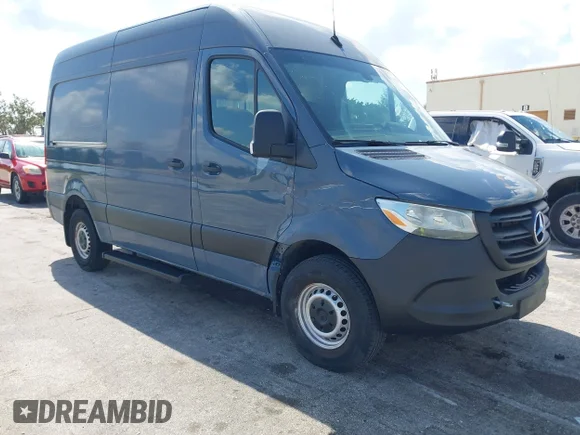 ✅ 2019 Mercedes-Benz Sprinter Cargo • VIN: WD4PF0CD7KP061020 • Lot: 43068844. Wystawiony na IAAI z przebiegiem 64 864 mil. Bezpłatny archiwum sprzedaży aukcyjnych z USA i szczegółowy raport historii pojazdu na DreamBid. Zdjęcie 1.
