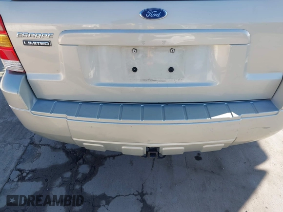 ✅ 2005 Ford Escape Limited • VIN: 1FMYU04145KB16304 • Lot: 44227191. Wystawiony na IAAI z przebiegiem 214 800 mil. Bezpłatny archiwum sprzedaży aukcyjnych z USA i szczegółowy raport historii pojazdu na DreamBid. Zdjęcie 6.