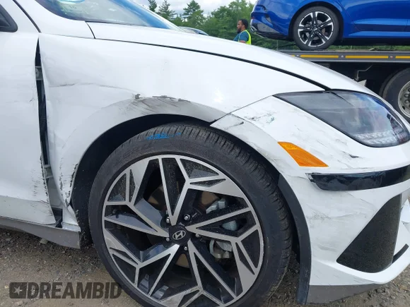 ✅ 2023 Hyundai Ioniq 6 SEL • VIN: KMHM34AC3PA045667 • Lot: 42674937. Wystawiony na IAAI z przebiegiem 9 477 mil. Bezpłatny archiwum sprzedaży aukcyjnych z USA i szczegółowy raport historii pojazdu na DreamBid. Zdjęcie 6.