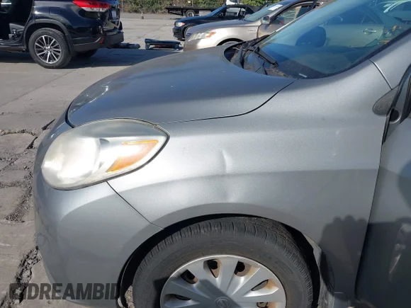 ✅ 2014 Nissan Versa SV • VIN: 3N1CN7AP1EL856553 • Lot: 45329710. Wystawiony na IAAI z przebiegiem 118 991 mil. Bezpłatny archiwum sprzedaży aukcyjnych z USA i szczegółowy raport historii pojazdu na DreamBid. Zdjęcie 6.