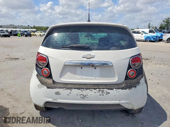 ✅ 2014 Chevrolet Sonic LS • VIN: 1G1JA6SH0E4207407 • Lot: 48181086. Wystawiony na Copart z przebiegiem 157 466 mil. Bezpłatny archiwum sprzedaży aukcyjnych z USA i szczegółowy raport historii pojazdu na DreamBid. Zdjęcie 6.
