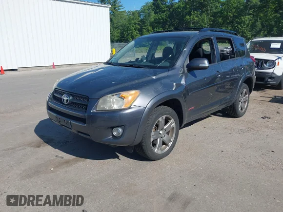 ✅ 2009 Toyota RAV4 Sport • VIN: JTMBK32V495082117 • Lot: 45325359. Wystawiony na IAAI z przebiegiem 243 442 mil. Bezpłatny archiwum sprzedaży aukcyjnych z USA i szczegółowy raport historii pojazdu na DreamBid. Zdjęcie 2.