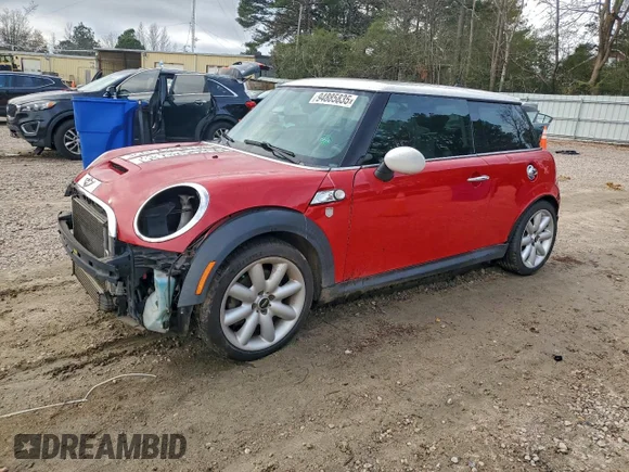✅ 2009 MINI Hardtop S • VIN: WMWMF73509TW84198 • Лот: 94885835. Опубликован ранее на Copart с пробегом 110 095 миль. Бесплатный доступ к архиву аукционных продаж из США и подробный отчёт об истории автомобиля на DreamBid. Изображение 1.