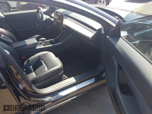 ✅ 2018 Tesla Model 3 Long Range Battery • VIN: 5YJ3E1EB3JF186702 • Lot: 45092597. Wystawiony na IAAI z przebiegiem 77 887 mil. Bezpłatny archiwum sprzedaży aukcyjnych z USA i szczegółowy raport historii pojazdu na DreamBid. Zdjęcie 5.