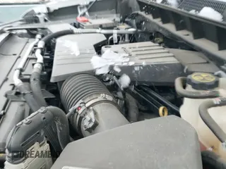 ✅ 2020 Chevrolet Silverado 1500 Custom • VIN: 1GCRWBEKXLZ375096 • Lot: 41299675. Wystawiony na IAAI z przebiegiem 32 046 mil. Bezpłatny archiwum sprzedaży aukcyjnych z USA i szczegółowy raport historii pojazdu na DreamBid. Zdjęcie 19.