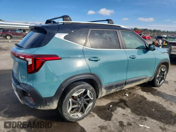 ✅ 2025 Kia Seltos SX • VIN: KNDETCA74S7679534 • Lot: 77371685. Wystawiony na Copart z przebiegiem 26 485 mil. Bezpłatny archiwum sprzedaży aukcyjnych z USA i szczegółowy raport historii pojazdu na DreamBid. Zdjęcie 3.