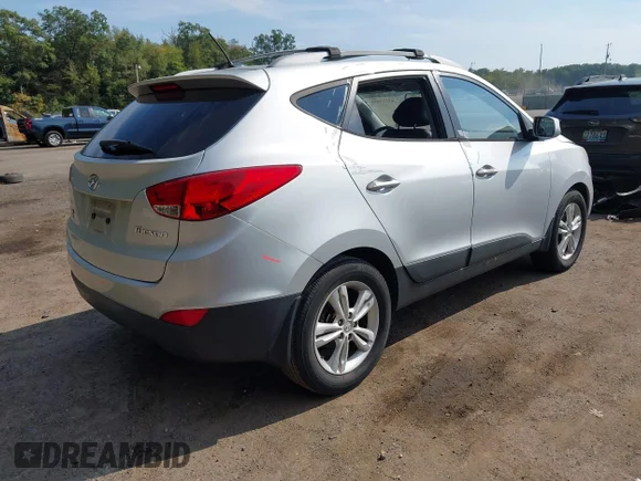 ✅ 2010 Hyundai Tucson Limited • VIN: KM8JU3AC3AU078894 • Lot: 43277236. Wystawiony na IAAI z przebiegiem 157 885 mil. Bezpłatny archiwum sprzedaży aukcyjnych z USA i szczegółowy raport historii pojazdu na DreamBid. Zdjęcie 4.