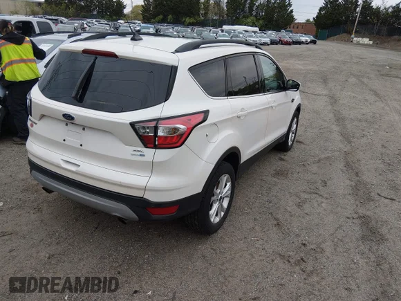 ✅ 2018 Ford Escape SEL • VIN: 1FMCU9HD6JUD11449 • Lot: 45061280. Wystawiony na IAAI z przebiegiem 38 212 mil. Bezpłatny archiwum sprzedaży aukcyjnych z USA i szczegółowy raport historii pojazdu na DreamBid. Zdjęcie 4.
