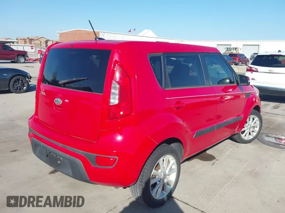 ✅ 2012 Kia Soul + • VIN: KNDJT2A69C7356386 • Lot: 43930027. Wystawiony na IAAI z przebiegiem 77 588 mil. Bezpłatny archiwum sprzedaży aukcyjnych z USA i szczegółowy raport historii pojazdu na DreamBid. Zdjęcie 4.