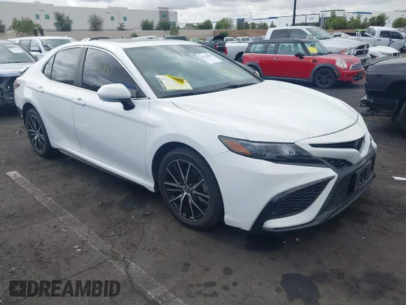 ✅ 2022 Toyota Camry SE • VIN: 4T1T11AK4NU065784 • Лот: 45230060. Опубліковано раніше на IAAI з пробігом 44 557 миль. Безкоштовний доступ до архіву аукціонних продажів зі США та докладний звіт про історію автомобіля на DreamBid. Зображення 1.