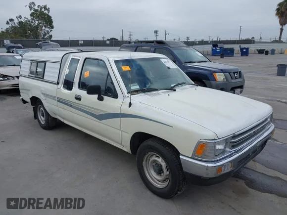 ✅ 1990 Toyota Pickup DLX • VIN: JT4RN93P3L5014407 • Lot: 42515971. Wystawiony na IAAI z przebiegiem 165 493 mil. Bezpłatny archiwum sprzedaży aukcyjnych z USA i szczegółowy raport historii pojazdu na DreamBid. Zdjęcie 1.
