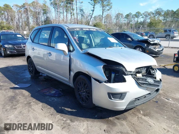 ✅ 2009 Kia Rondo LX • VIN: KNAFG528897255602 • Лот: 41468629. Опубліковано раніше на IAAI з пробігом 151 995 миль. Безкоштовний доступ до архіву аукціонних продажів зі США та докладний звіт про історію автомобіля на DreamBid. Зображення 1.