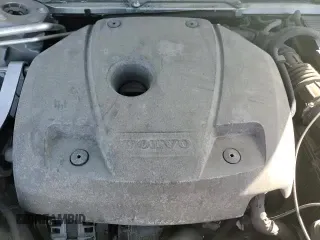 ✅ 2018 Volvo XC60 Momentum • VIN: YV4A22RK8J1047087 • Lot: 89646245. Listed on Copart with 82,284 mi. Free auction sales archive from the USA and detailed vehicle history report at DreamBid. Image 16.