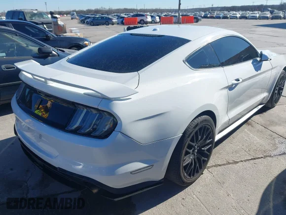 ✅ 2019 Ford Mustang EcoBoost • VIN: 1FA6P8THXK5196286 • Lot: 44048435. Wystawiony na IAAI z przebiegiem 107 067 mil. Bezpłatny archiwum sprzedaży aukcyjnych z USA i szczegółowy raport historii pojazdu na DreamBid. Zdjęcie 4.