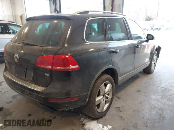 ✅ 2011 Volkswagen Touareg Sport • VIN: WVGFF9BP2BD006316 • Lot: 44348753. Wystawiony na IAAI z przebiegiem 226 589 mil. Bezpłatny archiwum sprzedaży aukcyjnych z USA i szczegółowy raport historii pojazdu na DreamBid. Zdjęcie 4.