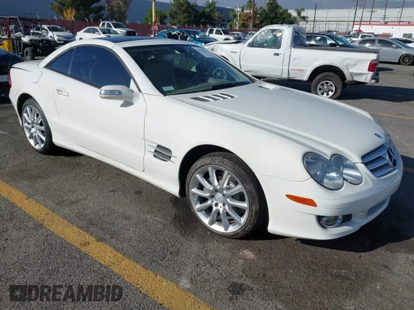 ✅ 2008 Mercedes-Benz SL 550 • VIN: WDBSK71FX8F136190 • Lot: 43943370. Wystawiony na IAAI z przebiegiem 82 286 mil. Bezpłatny archiwum sprzedaży aukcyjnych z USA i szczegółowy raport historii pojazdu na DreamBid. Zdjęcie 1.