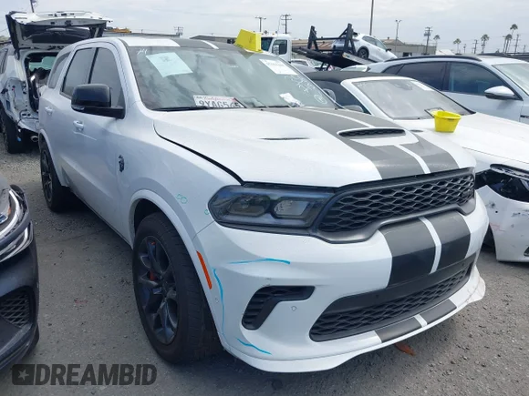 ✅ 2025 Dodge Durango SRT Hellcat Brass Monkey • VIN: 1C4SDJH91SC561010 • Лот: 45362260. Опубліковано раніше на IAAI з пробігом 21 708 миль. Безкоштовний доступ до архіву аукціонних продажів зі США та докладний звіт про історію автомобіля на DreamBid. Зображення 1.